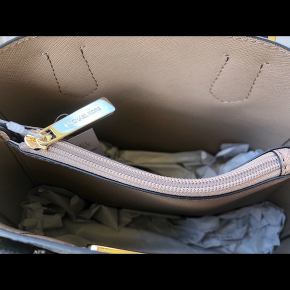 Gaby’sBags👜💕- Michael Kors Satchel&Crossbody - Picture 6 of 7